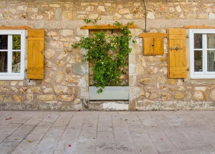 Stone At Lefkada's Old Port Apartment *